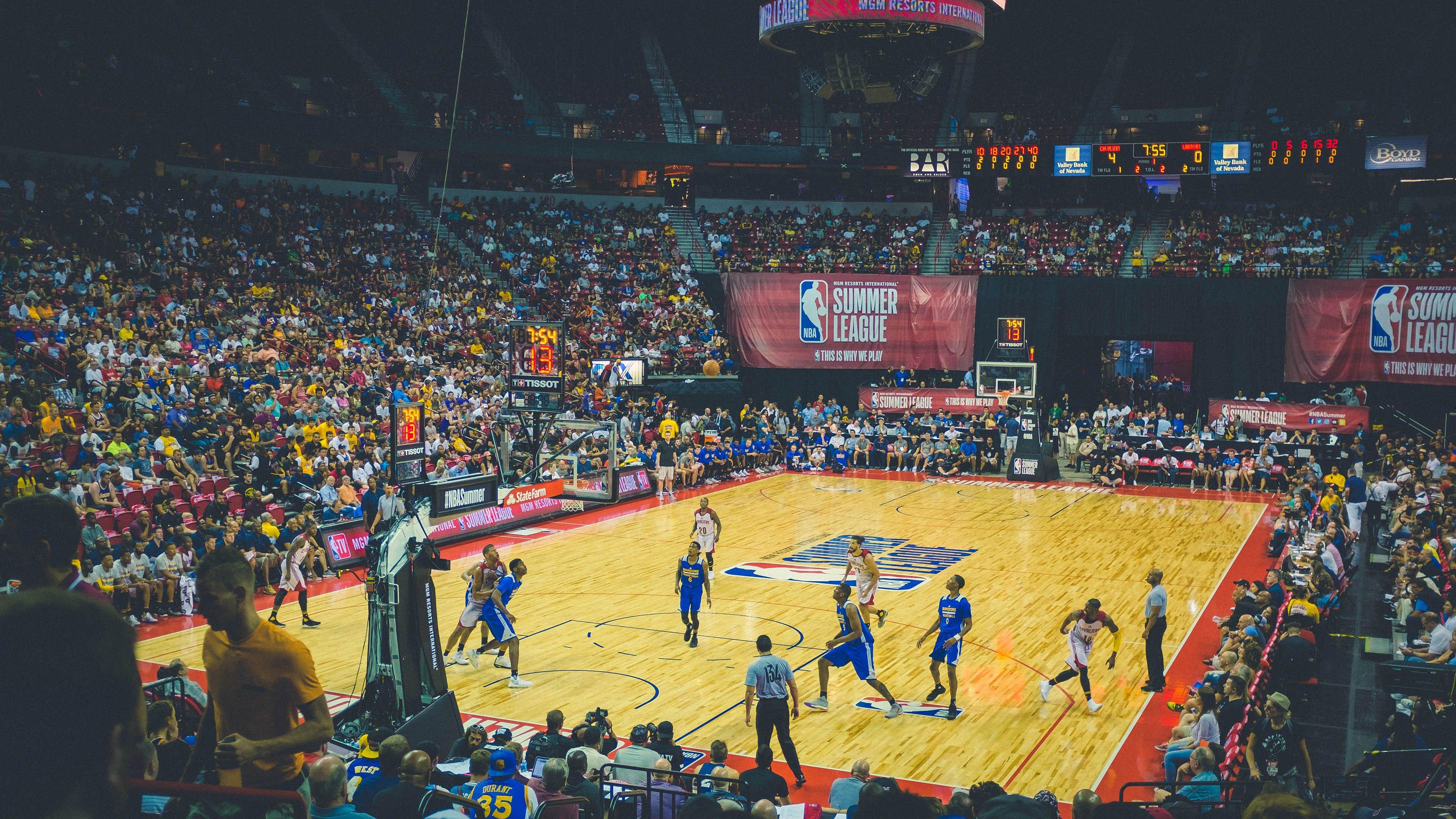 UFC格斗之夜，坎农尼尔与伊马沃夫赛前称重，中量级火并一触即发